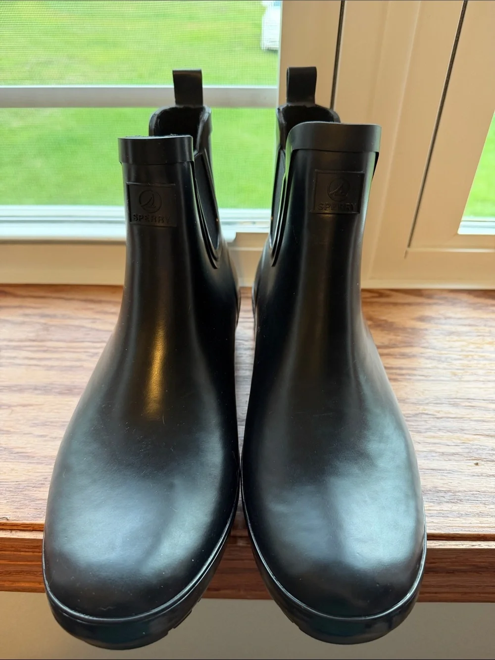 Sperry Women’s Black Chelsea-Style Waterproof Rain Boots size 9